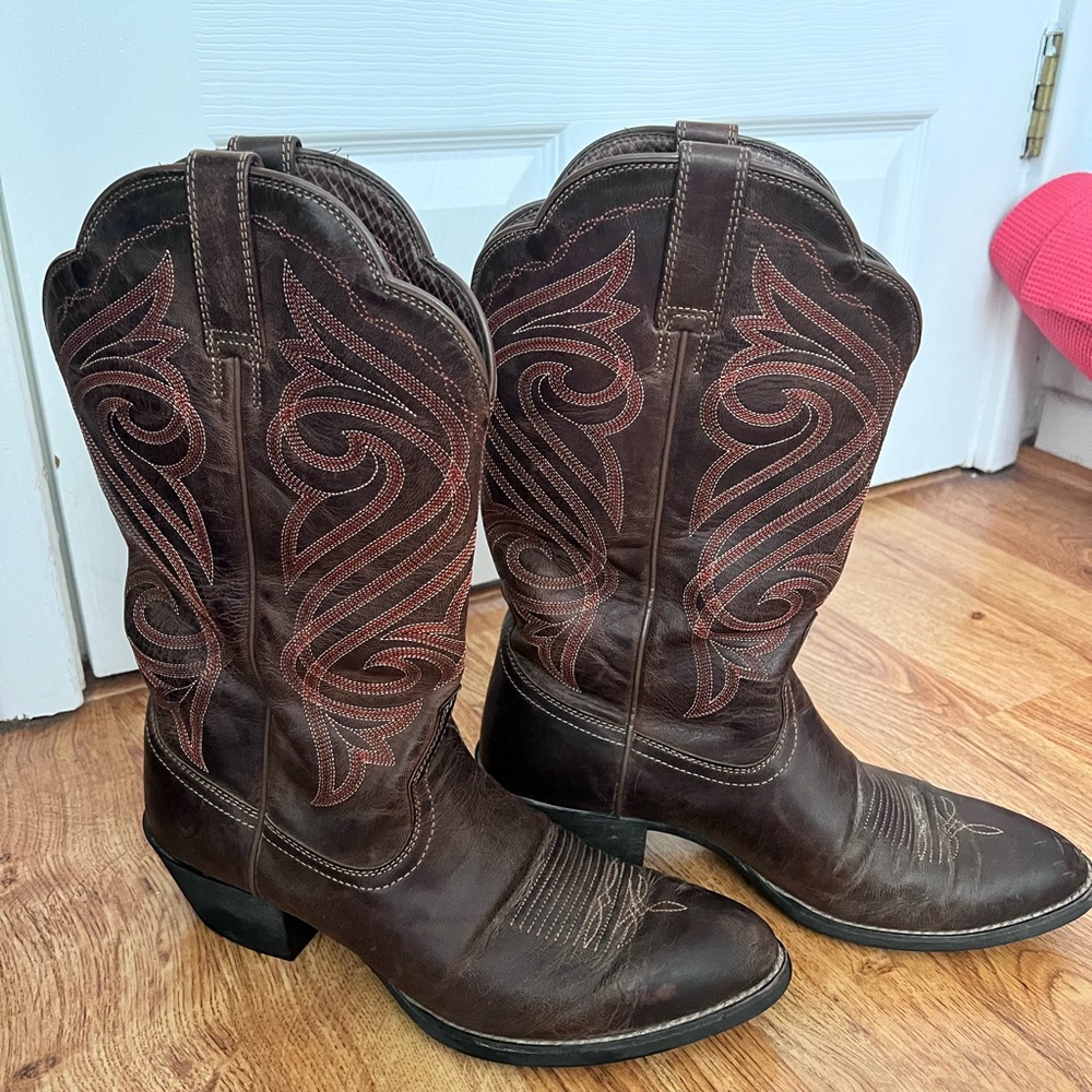 Beautiful Ariat boots!